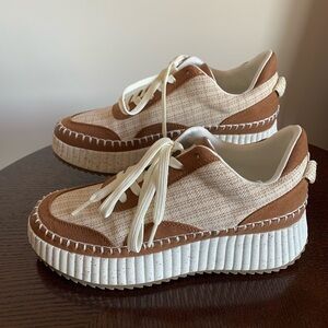 Universal Thread Women’s Persephone Sneakers with Memory Foam Insole 9.5